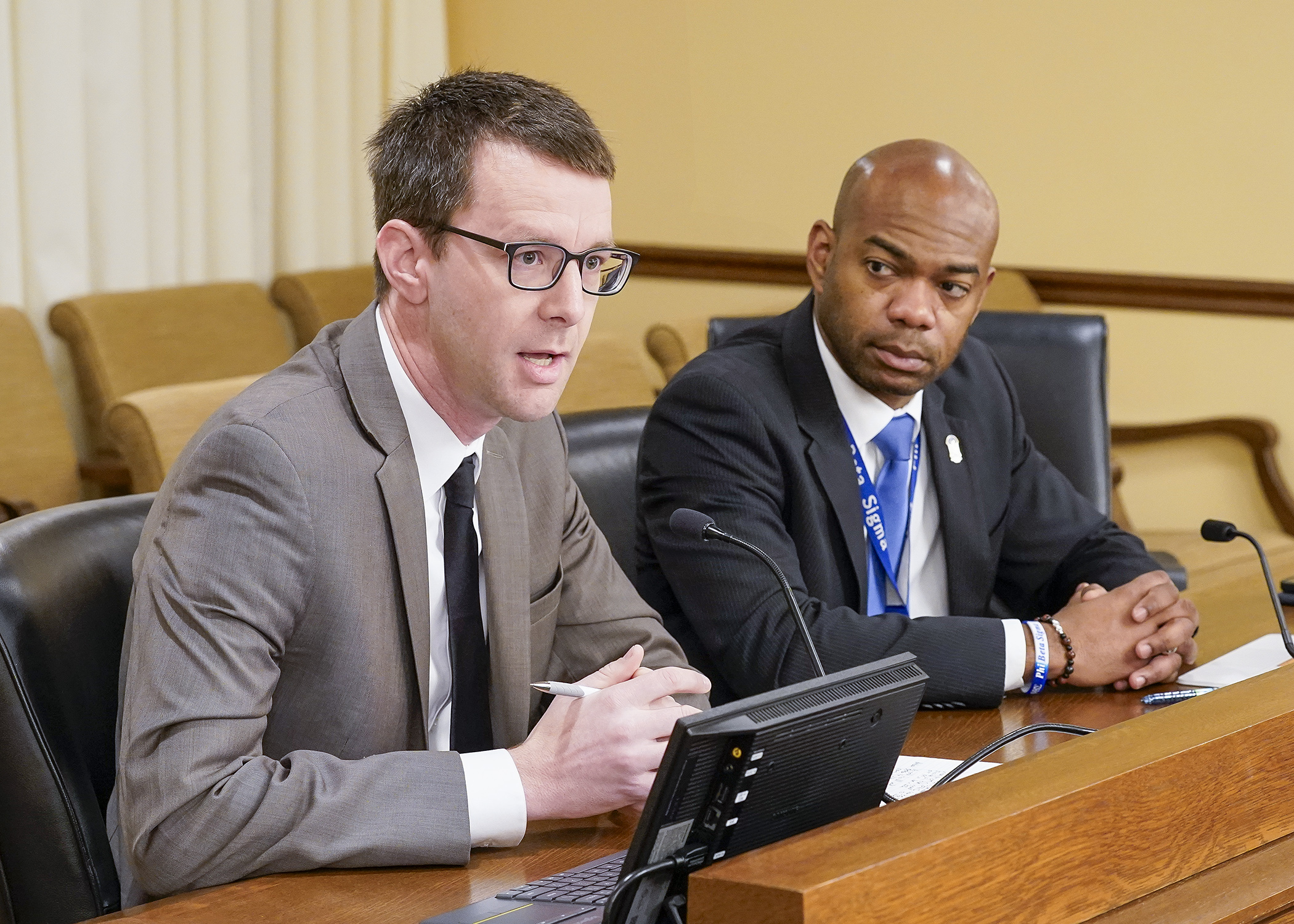 Nathan Jesson, executive director of the Minnesota Inter-County Association, testifies April 9 in support of a bill sponsored by Rep. Cedrick Frazier, right, that would create a centralized certified payroll reporting portal. (Photo by Andrew VonBank)